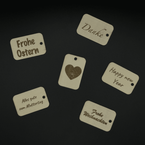 Holztags mit individueller Gravur